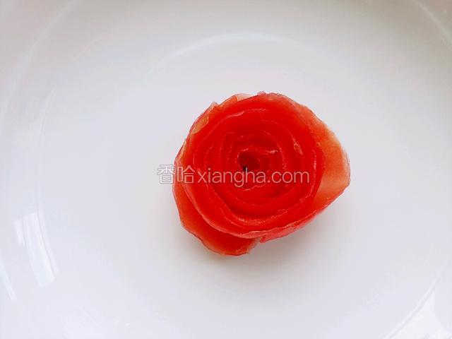 把卷好的皮翻过来就是这样