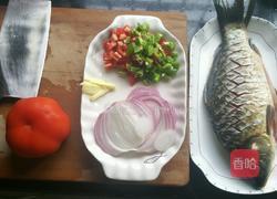 煎闷鲫鱼的做法图解1