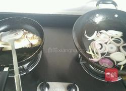 煎闷鲫鱼的做法图解2