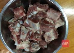滋补排骨汤的做法图解1