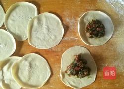 鲜肉锅贴的做法图解7