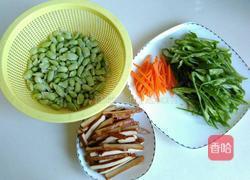 青椒香干炒毛豆的做法图解1