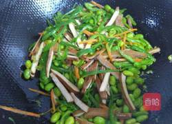 青椒香干炒毛豆的做法图解6