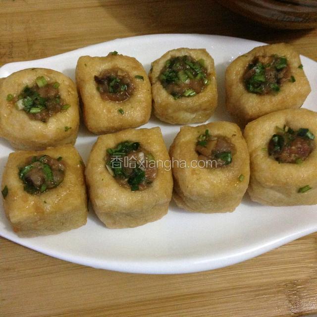 将腌制好的馅料，塞进去