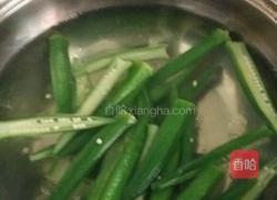焯水秋葵的做法图解1