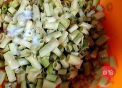 青椒炒空心菜杆的做法图解3