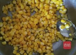 鸡蛋炒玉米的做法图解3