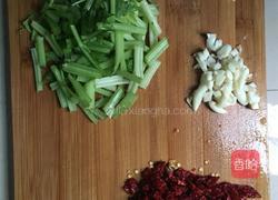 萝卜干炒腊肉的做法图解5