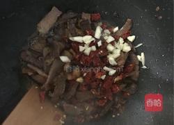 萝卜干炒腊肉的做法图解7