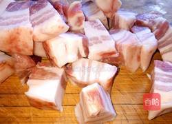 红烧肉炖土豆的做法图解1