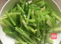 芹菜炒牛肉的做法图解1