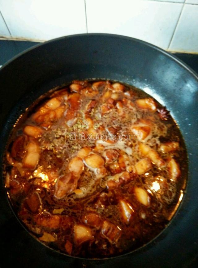 加水小火炖制四十分钟