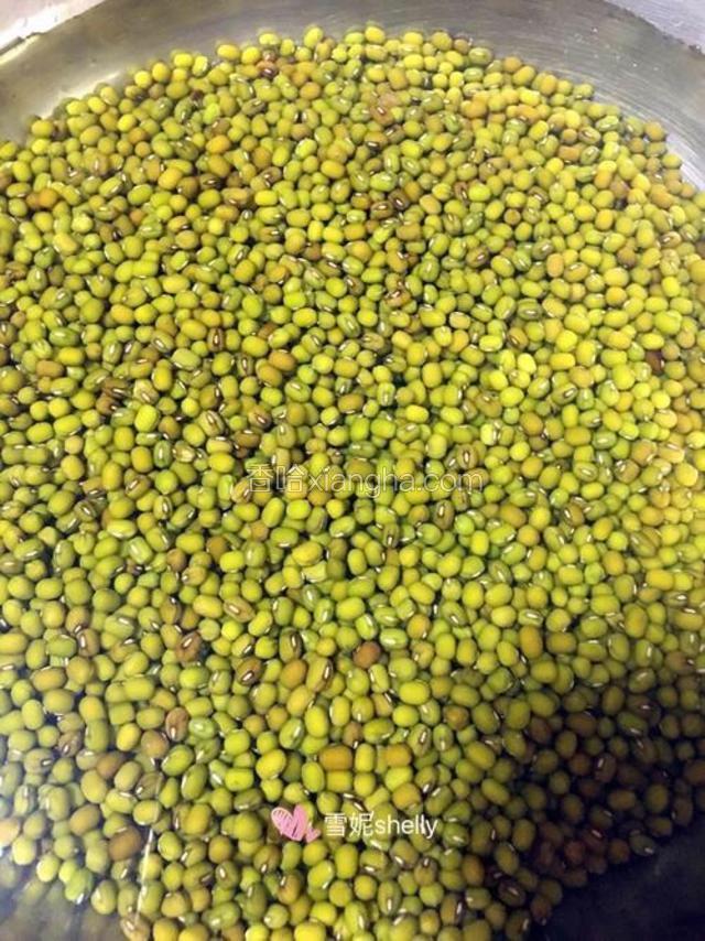 放水里泡一夜。