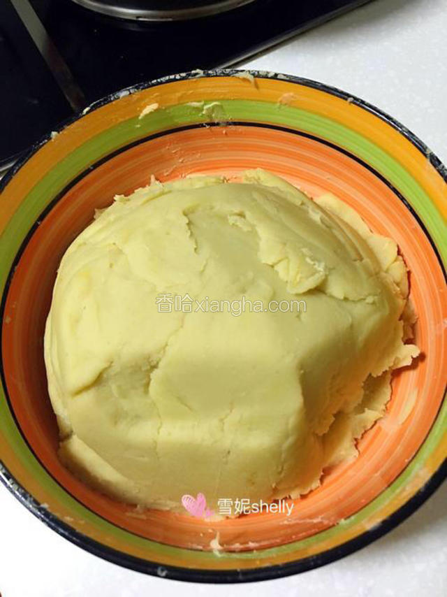 放入大碗中放凉。