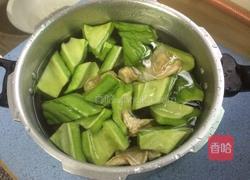 苦瓜龙骨黄豆汤的做法图解5