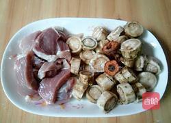 山楂牛蒡瘦肉汤的做法图解3