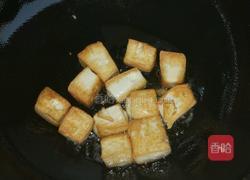 豆腐榨菜闷鱼的做法图解1