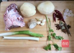 土豆炖牛腩的做法图解1