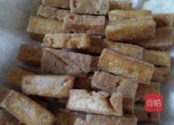 糖醋炸豆腐的做法图解2