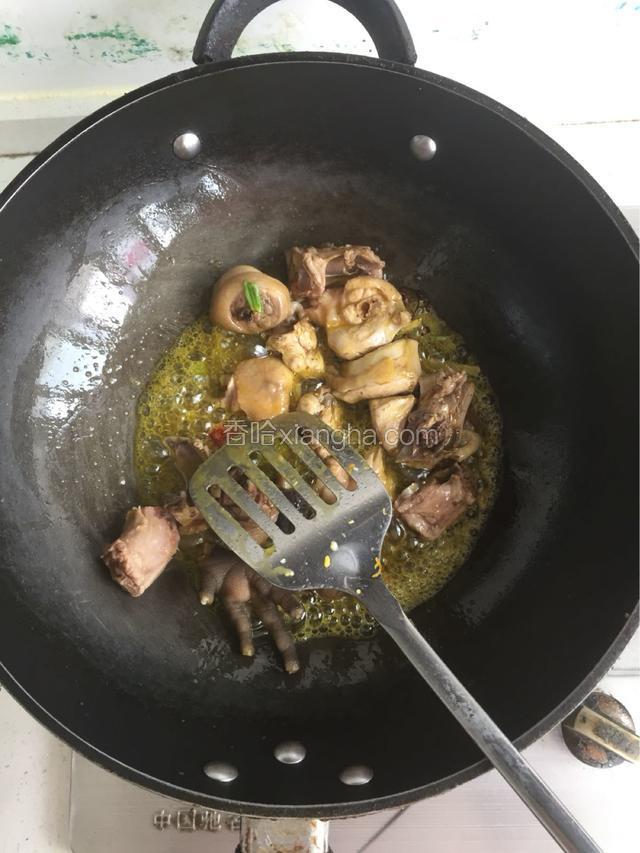 鸡孑倒入炒