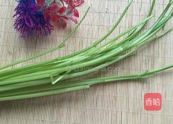 芹菜炒肉片的做法图解1