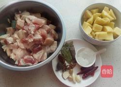 红烧肉炖土豆的做法图解1