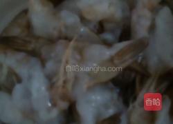 鲜虾猪腰瘦肉汤的做法图解2