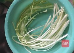 韭黄炒鸡蛋的做法图解1