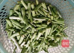 鸡脚烧四季豆的做法图解3