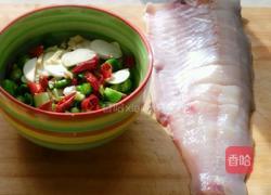 香辣饱盐鱼的做法图解1