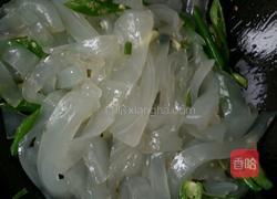 辣椒炒凉粉皮的做法图解2