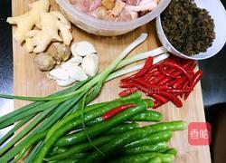 芽菜米双椒鸡的做法图解1