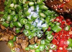 芽菜米双椒鸡的做法图解9