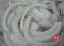 木耳洋葱炒肉片的做法图解1