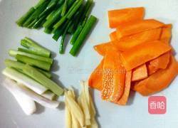 腐竹炒肉的做法图解2