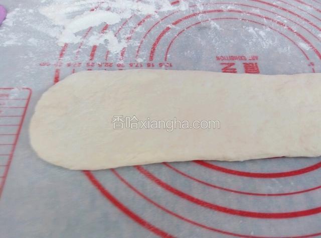取一面剂给撮长条，然后再用手按扁，看图这样，厚度应该是5厘米，宽度是7公分，