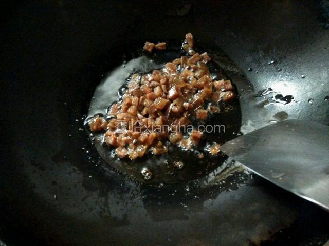 先炒腊肠