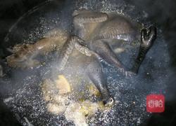 白斩乌鸡的做法图解1