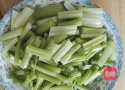 芹菜粉条的做法图解3