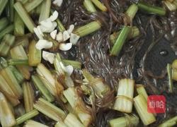 芹菜粉条的做法图解8