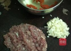 肉末生菜的做法图解2