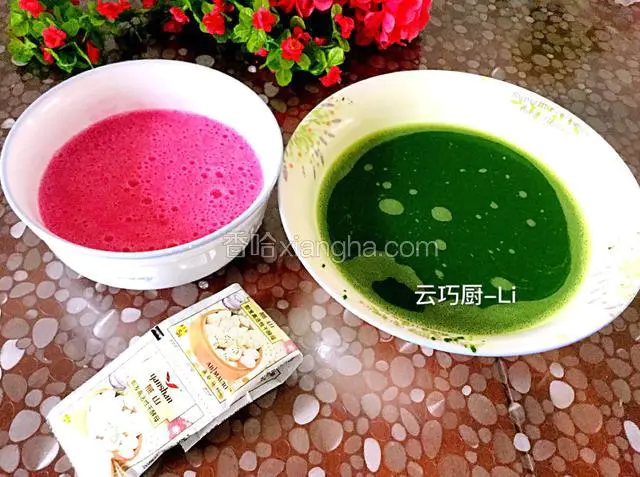 菠菜汁、火龙果皮汁、酵母备好。