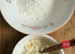 香肠鲜虾饼的做法图解1