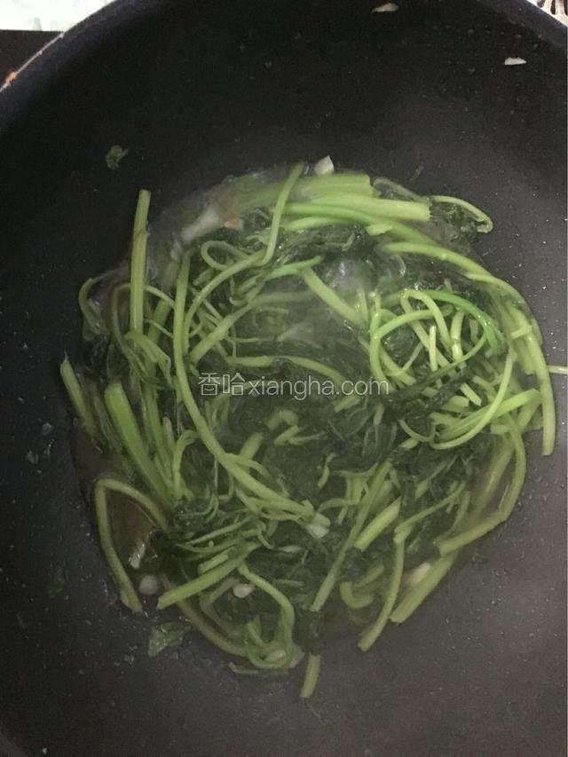 大火快速翻炒4分钟左右，加适量盐即可