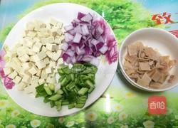 鱿鱼豆腐丁的做法图解3