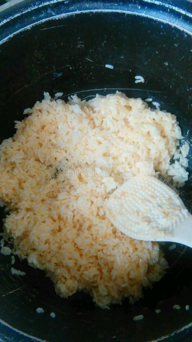 这是拌好的米饭。