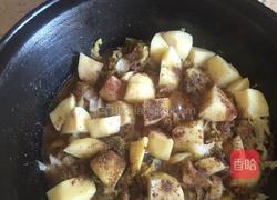 猪骨头烩酸菜的做法图解3