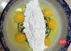 黑加仑纸杯蛋糕的做法图解2