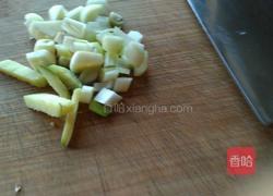 素香菇炒菠菜的做法图解2