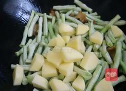 长豆角土豆焖玉米饭的做法图解5